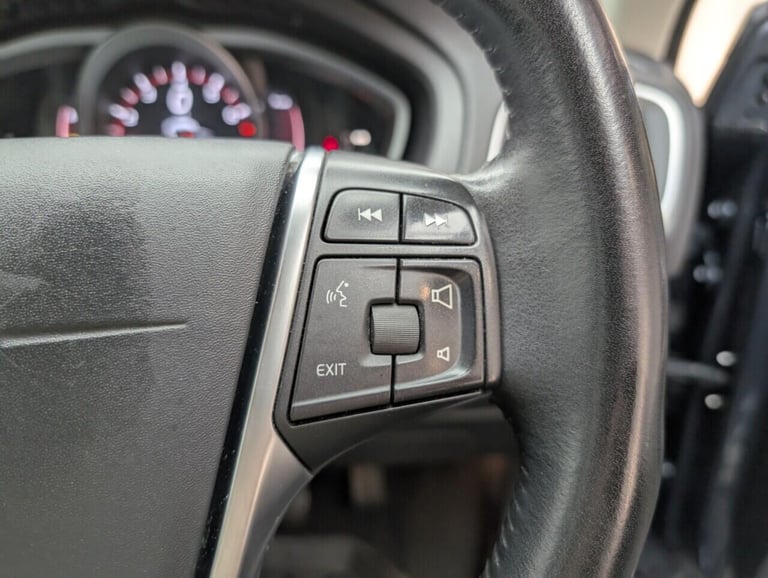 2019 Volvo V40 Cross Country 1.5 T3 Edition Hatchback 5dr Petrol Auto Euro 6 (s/s) (152 ps) 18'' ...