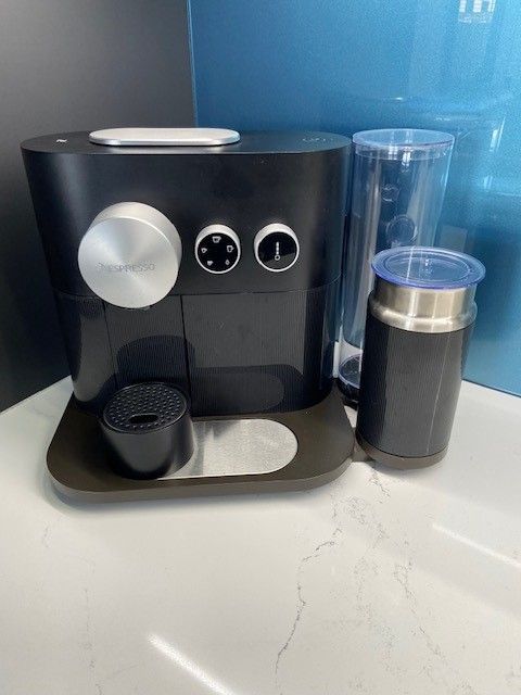 Krups Nespresso XN601 Coffee Maker with milk warmer/frother. Good working condition.