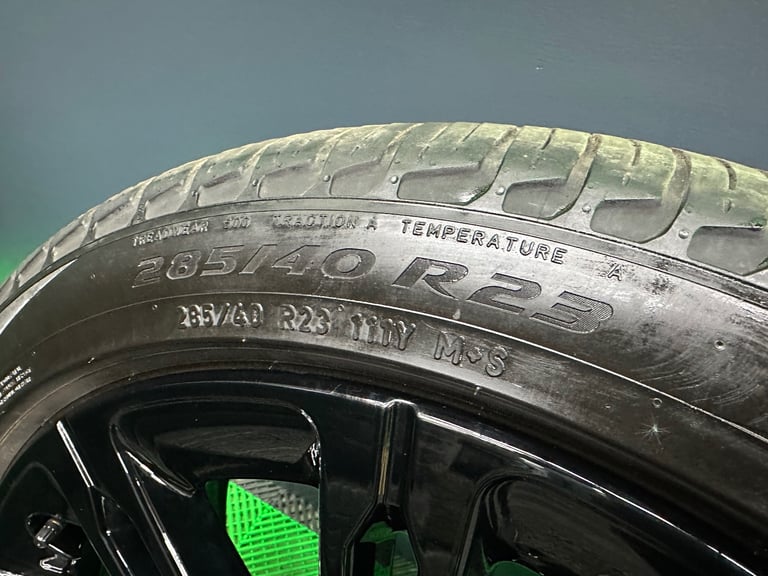 Genuine Range Rover Sport Vogue L460 23" Gloss Black Alloy Wheels Style 1075 & Pirelli’s & TPMS!