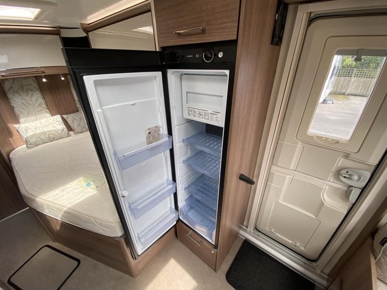 2018 BAILEY UNICORN VALENCIA 4 BERTH TOURING CARAVAN