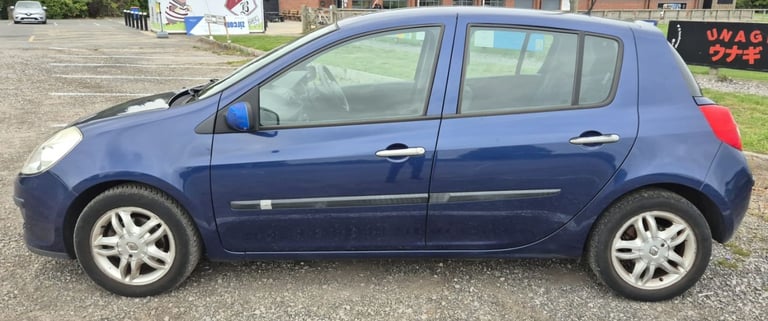 Automatic. Great specification. 2008/58 Renault Clio Expression 1.6 Petrol 5 door
