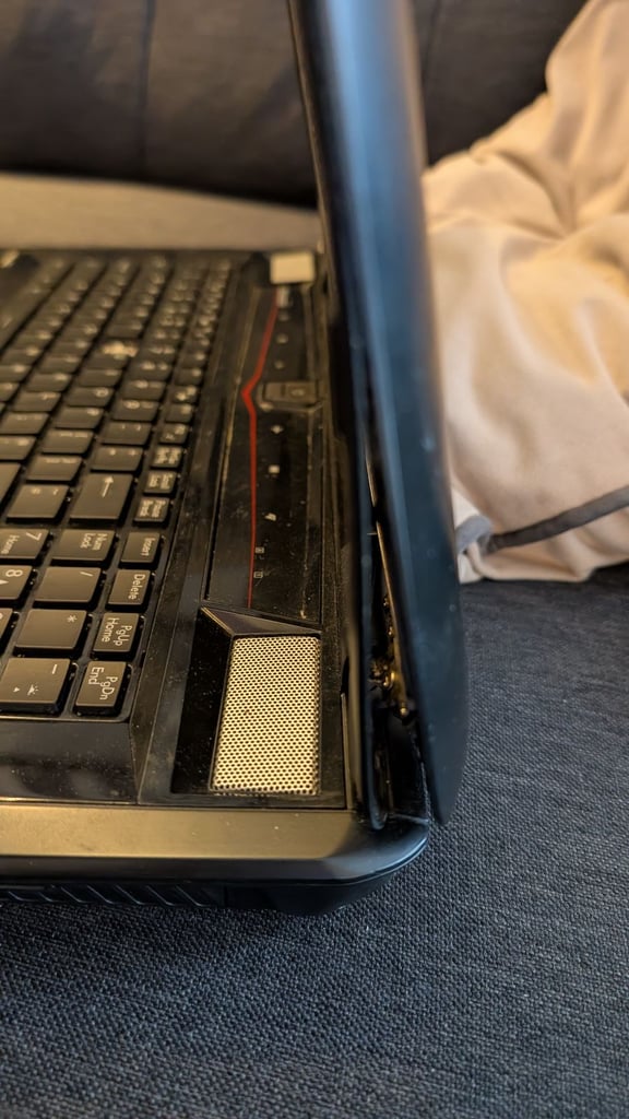 MSI GT70 2PC 17.3inch - Intel Core i7 3.8ghz, 8GB Ram, Nvidia 870m, 1tb HDD, 128 SSD