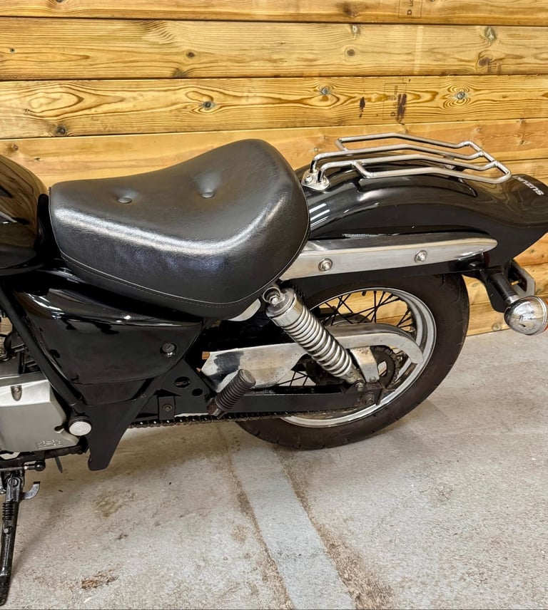 Suzuki GZ Marauder 125 / 2006 model / just 15,448 miles!