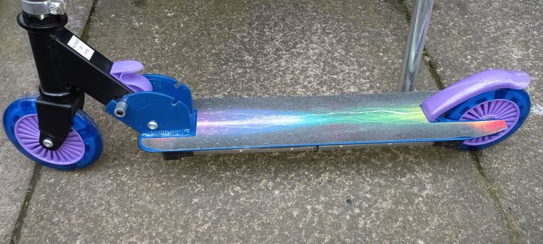 SCOOTER WITH STROBE LIGHTS