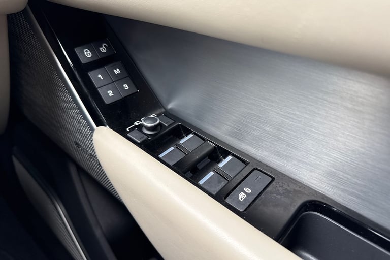 2019 Land Rover Range Rover Velar 2.0 D240 R-Dynamic HSE Auto 4WD Euro 6 (s/s) 5dr SUV DIESEL Aut...