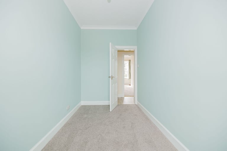  Bright and neutral, 2-bedroom, main door, furnished flat in Newington - available soon