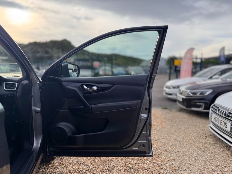 2015 Nissan Qashqai 1.6 dCi Tekna 5dr 4WD HATCHBACK Diesel Manual