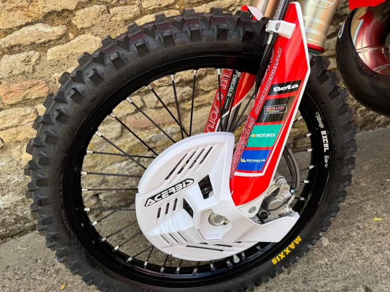 Beta RR250 X-PRO Enduro Bike, New 2025 Model, Clearance & Free Accessories 
