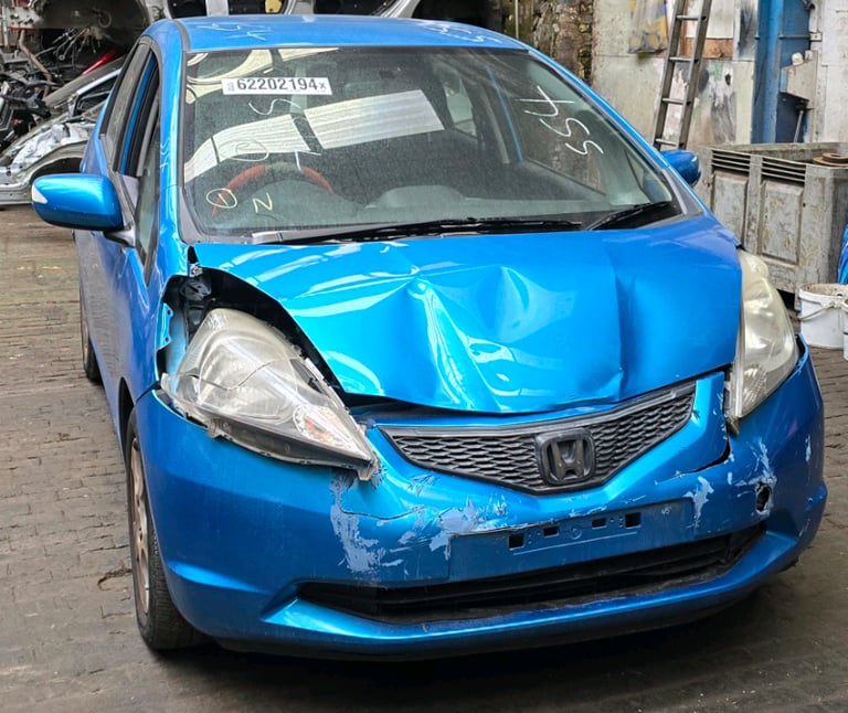 HONDA JAZZ 2010 1.3 PETROL AUTOMATIC. BREAKING
