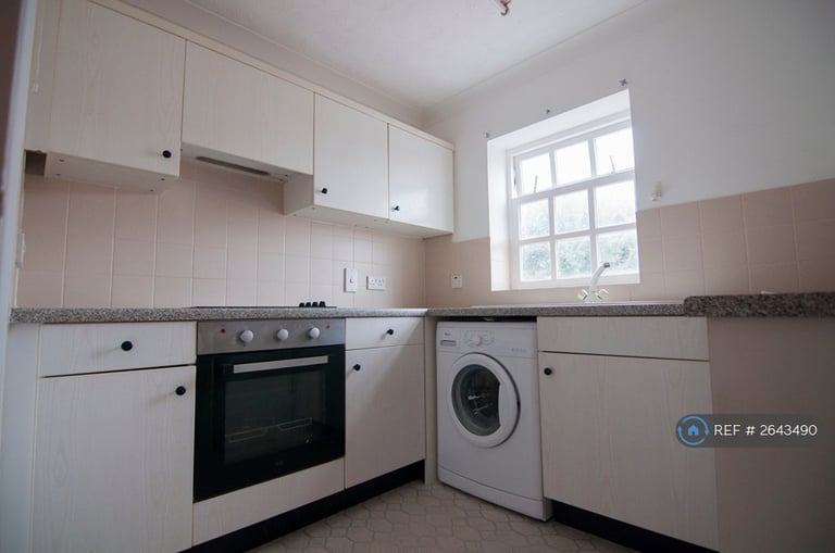 1 bedroom flat in Drew Lane, Deal, CT14 (1 bed) (#2643490)