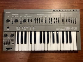 Roland SH101 Analog mono synth 83