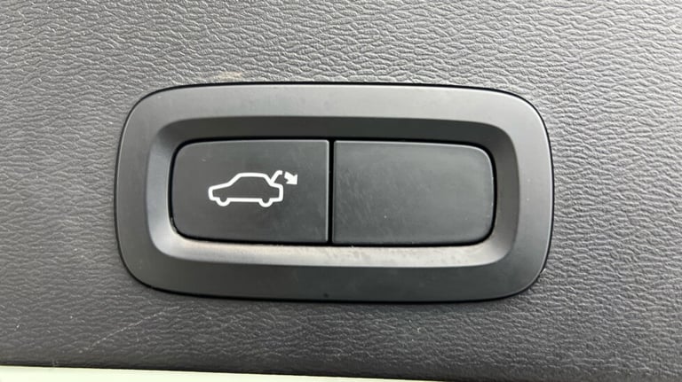 2021 Volvo XC40 Inscription, B4 mild hybrid (Rear Camera,  Black Leather Interior) Estate Petrol ...