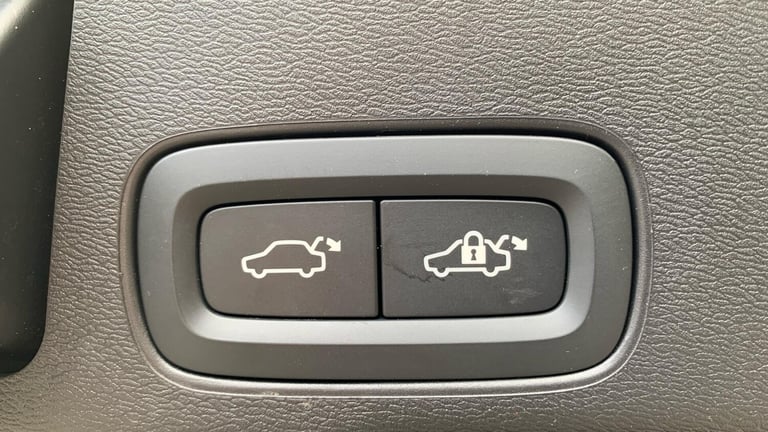 2023 Volvo XC60 2.0h T6 Recharge 18.8kWh Plus SUV 5dr Petrol Plug-in Hybrid Auto AWD Euro 6 ESTAT...