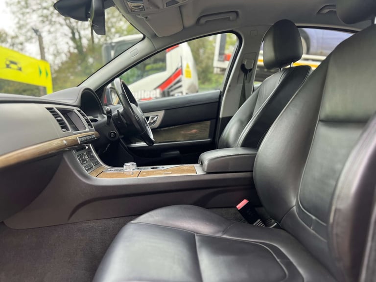 2013 Jaguar XF 2.2 XF Premium Luxury D Auto 4dr Saloon Diesel Automatic