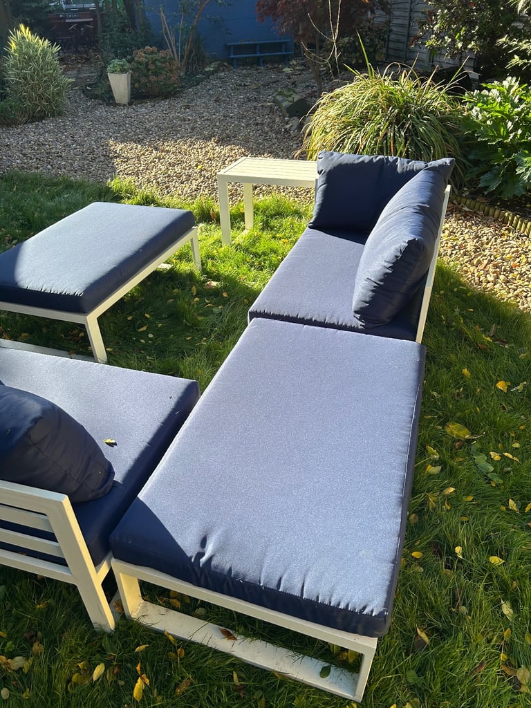 Garden Sofa and Table set 