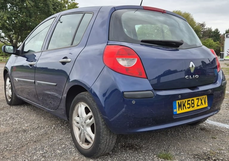 Automatic. Great specification. 2008/58 Renault Clio Expression 1.6 Petrol 5 door