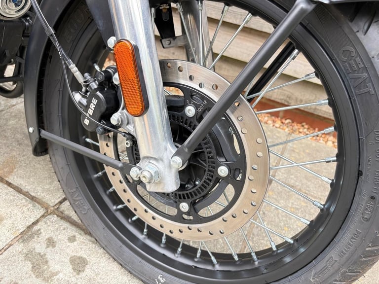 2023 / 23 Royal Enfield CLASSIC 350 £3250 Black 201 miles.