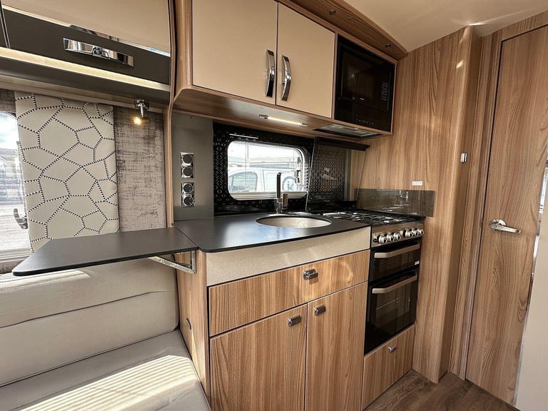 2022 Swift Elegance 850 Fixed Island Bed– 4 Berth Caravan