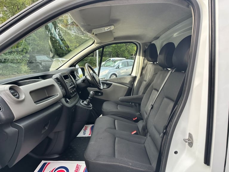 2018 Renault Trafic SL27 dCi 120 Business Van PANEL VAN DIESEL Manual