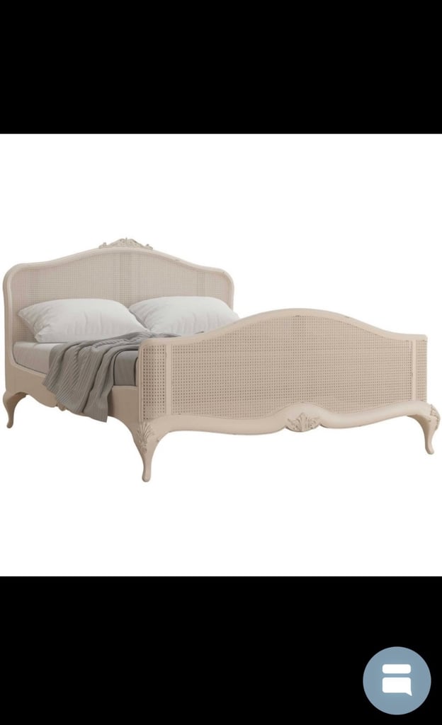 Superb Wills & Gambier King Size Bed with Silentnight 7 zone memory foam mattress.