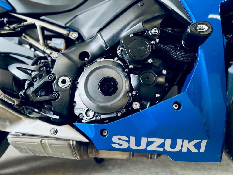 STUNNING LOW MILEAGE 2022/22 SUZUKI GSX-S 1000 GT MOTORCYCLE 