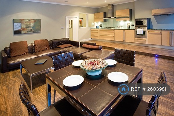 2 bedroom flat in High Street, Edinburgh, EH1 (2 bed) (#2603981)