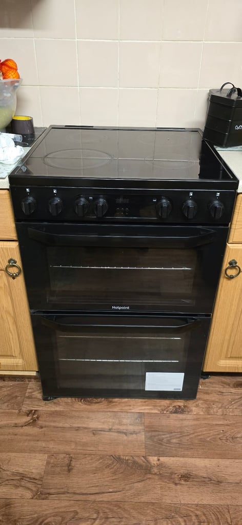 Hotpoint HDM67V9CMB double electric cooker