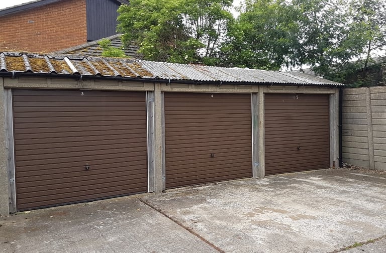 Garages to rent: Faraday Road (adj. No 59), West Molesey KT8 2TH *GATED SITE, NEW ROOFS & DOORS*