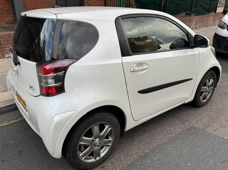 Toyota, IQ, Hatchback, 2010, Manual, 998 (cc), 3 doors