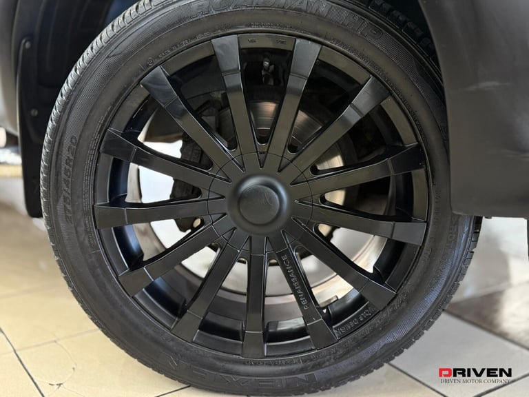 HUGE SPEC! TOYOTA HILUX INVINCIBLE 2.4 D-4D 4WD AUTO + NO VAT + FREE DELIVERY!