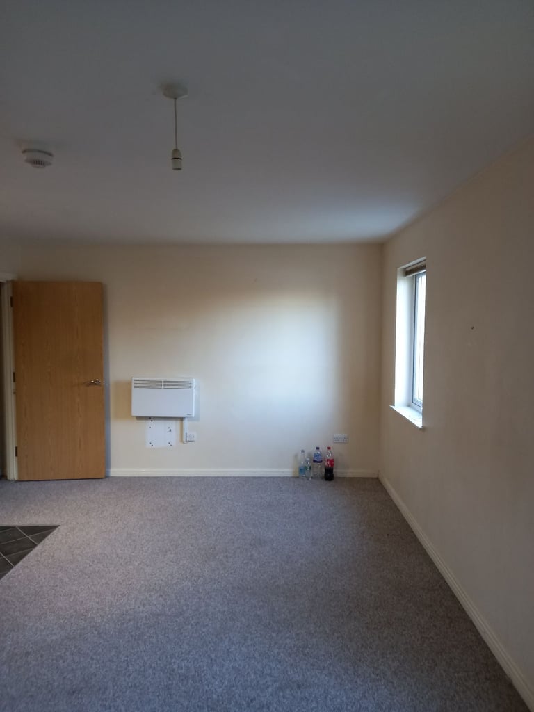 **LET BY**2 BEDROOM LARGE FLAT**LANCASHIRE COURT**BURSLEM**