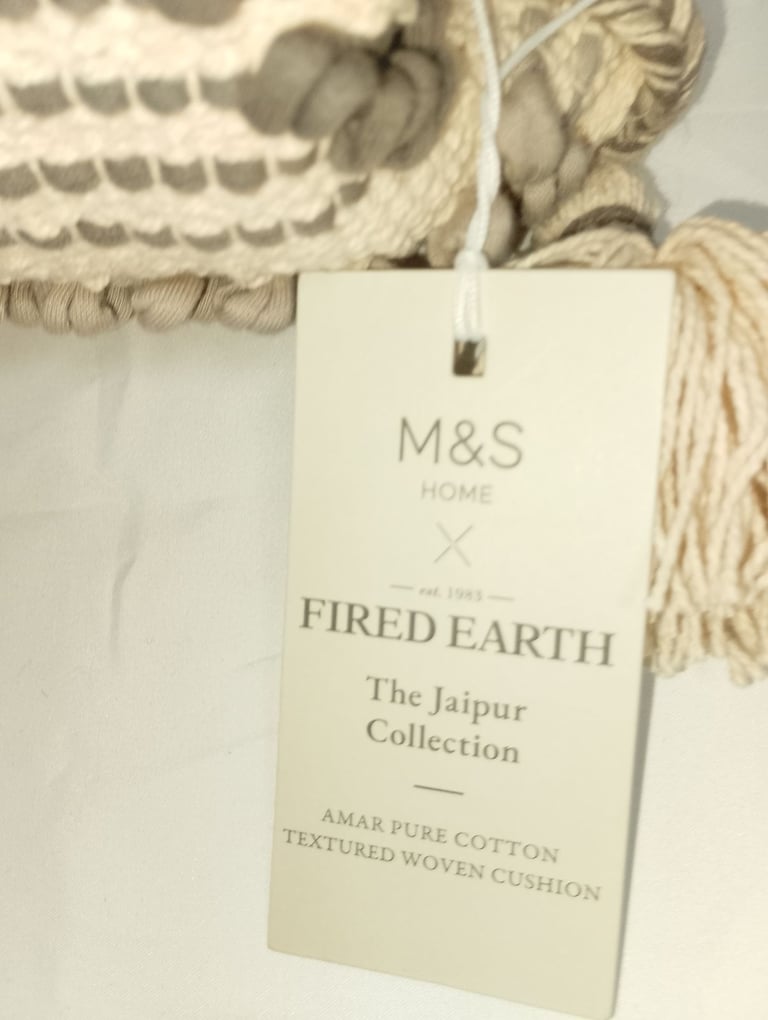 Cushions and dinner set 