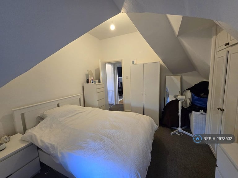 1 bedroom flat in Baldry Gardens, London, SW16 (1 bed) (#2673632)