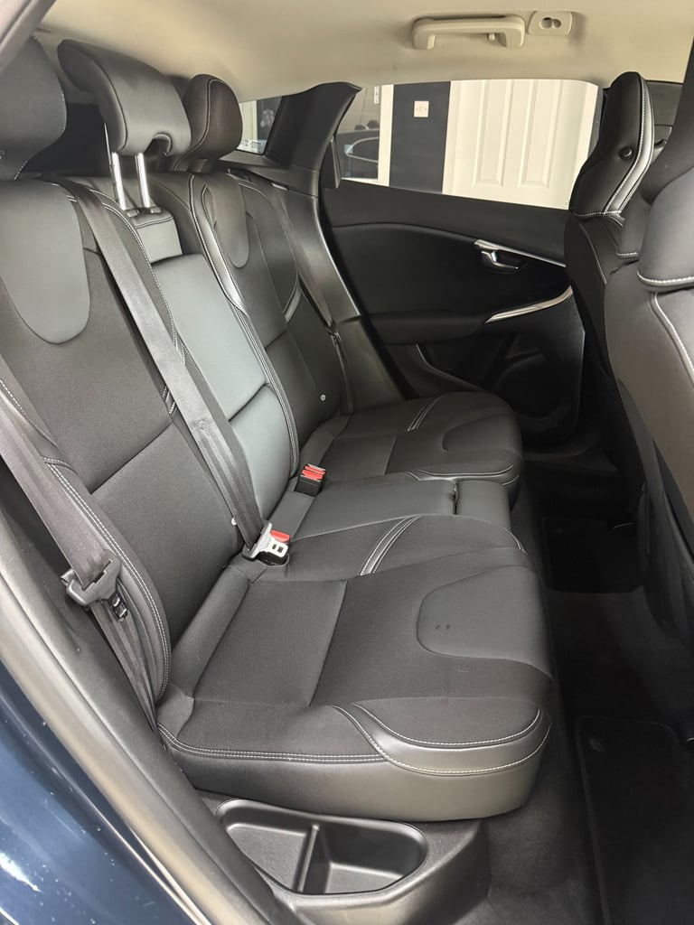 Volvo V40 1.6 T3 SE Blue Hatchback 61MPG Sat Nav WARRANTY 12 MONTHS MOT