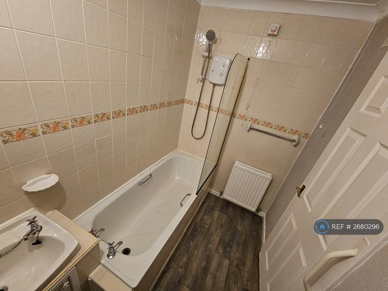 1 bedroom flat in Blackthorn Avenue, Kirkintilloch, G66 (1 bed) (#2680296)