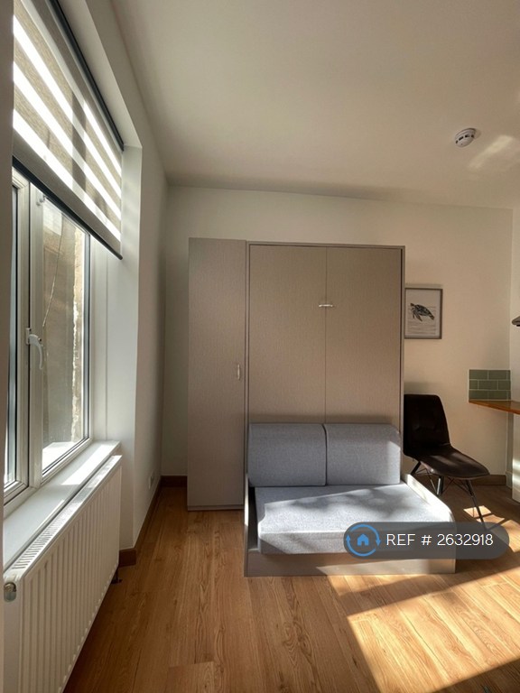 Studio flat in Grafton Road, London, NW5 (#2632918)