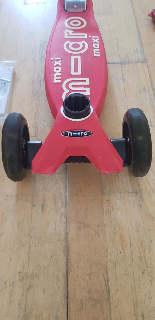 Red Micro LED Maxi Deluxe Scooter Great Condition