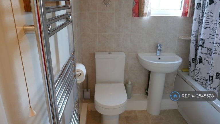 2 bedroom flat in Reading, Reading, RG30 (2 bed) (#2645523)