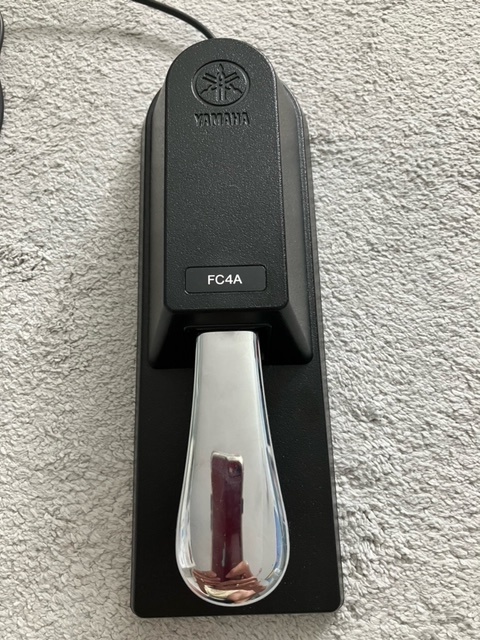 Yamaha FC4A - Sustain pedal (piano style)