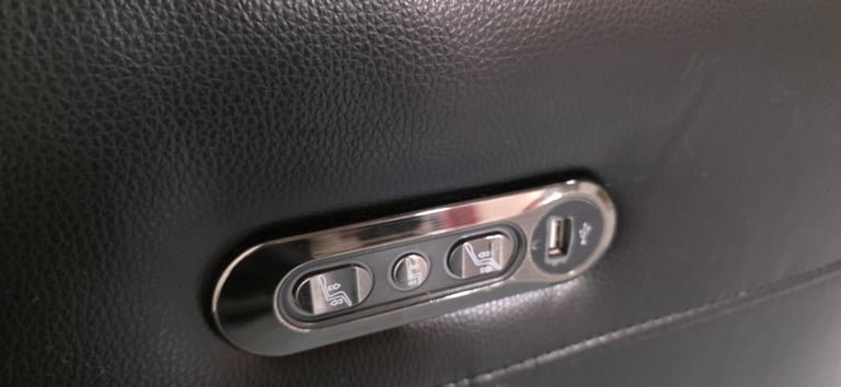 As New DFS®️ Medwick Black Genuine Leather Electric Power Recliner Armchair USB Charging RRP £1099