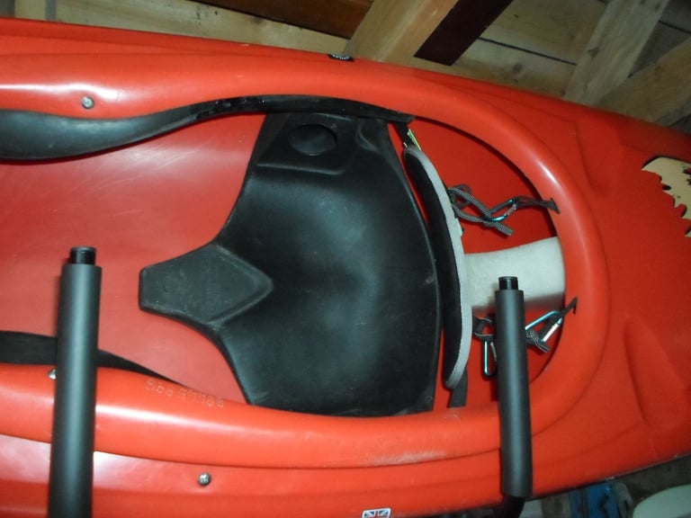Kayak , Pyranha Magic Bat.