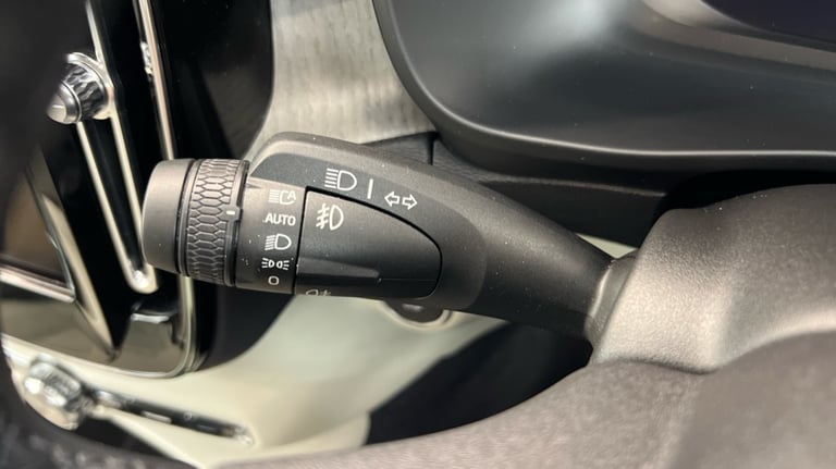 2022 Volvo XC40 2.0 B4P Plus Dark 5dr AWD Auto ESTATE PETROL Automatic