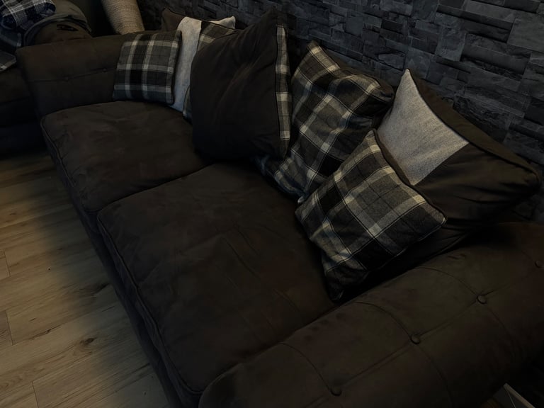 2 4 seater sofas’
