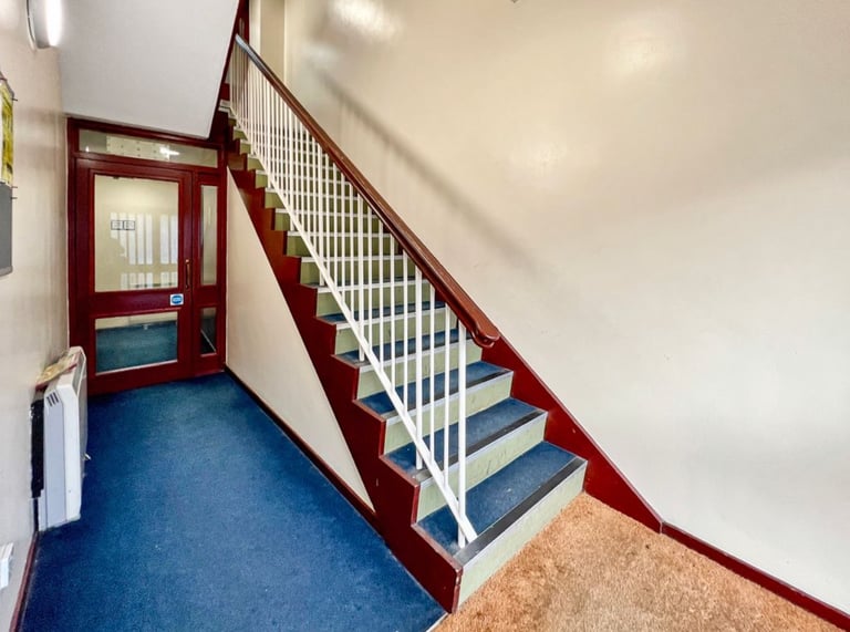 Studio Flat - 5 Min Walk to Station - Seperate Kitchen & Bathroom - Parking Available 