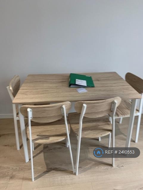 1 bedroom flat in Market Hill, Buckingham, MK18 (1 bed) (#2410553)