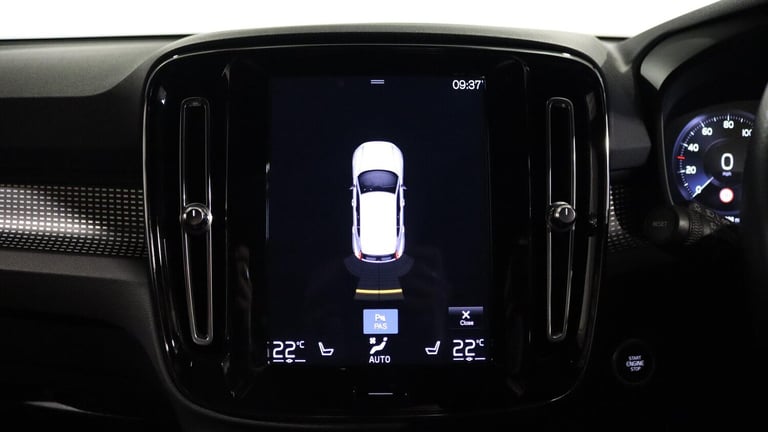 Volvo XC40 T3 R-Design Pro Manual (Park Assist, Heated Seats, Sat Nav) Petrol Manual