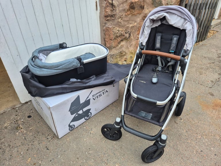 Uppababy vista buggy with basinette