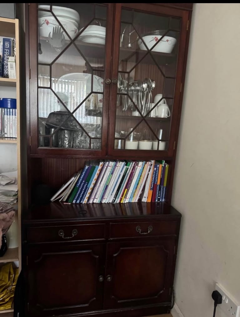 crockery cabinet 