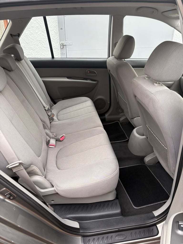 Kia, CARENS, MPV, 2010, Manual, 1591 (cc), 5 doors