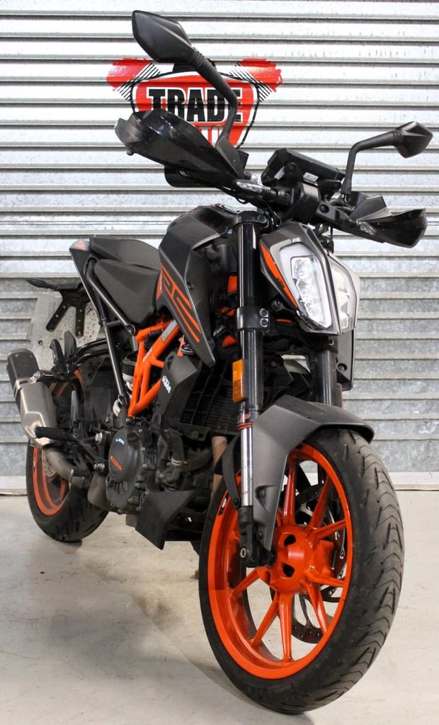 2023 73 KTM DUKE 125 ABS LEARNER LEGAL TRADE SALE 3K GREY/ORANGE NEW MOT RIDE